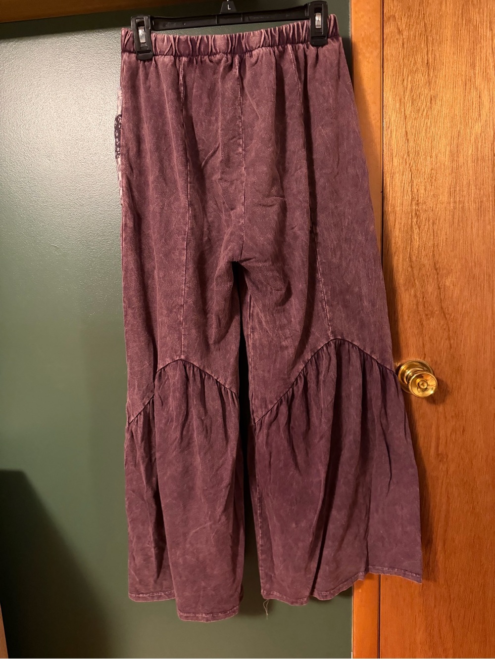 Boho Patch-Pocket wide leg in Plum - Picture 2 of 3